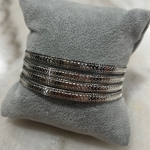 Ellesgallery Jewelry - Stacking Hammered Bangle Bracelets